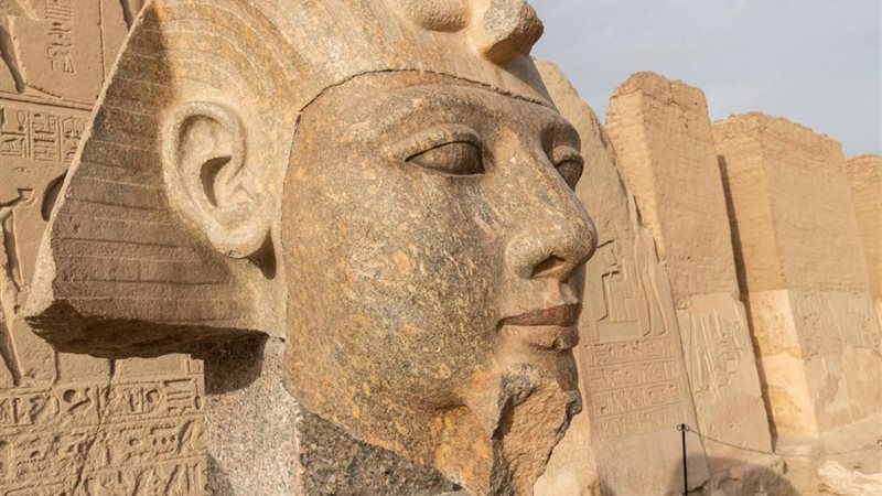 ترميم رأس تمثال جرانيتي