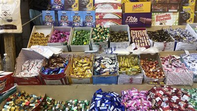 بورصة حلويات العيد، الشوكولاتة تبدأ من 180 جنيها وعروض التخفيضات تجذب المشترين 