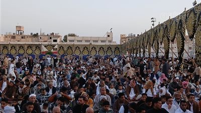 في مشهد مهيب، مئات الأهالي يتوافدون على صلاة عيد الفطر المبارك بـ