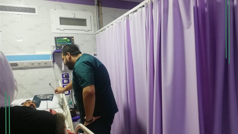 إحالة24 طبيب من العاملين