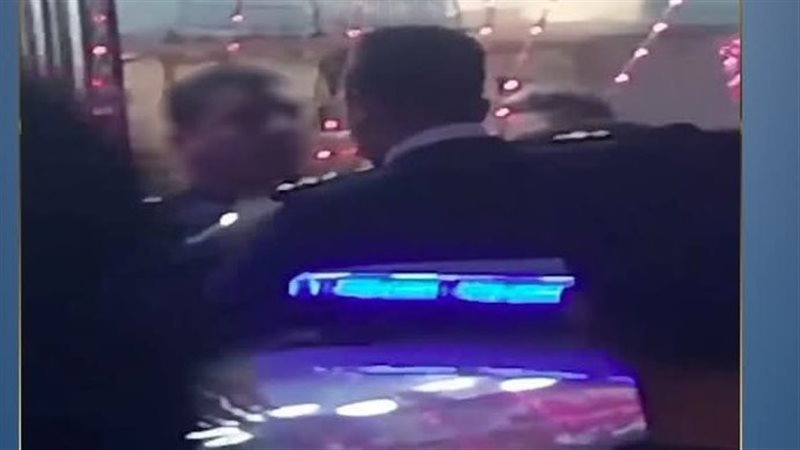إيقاف ضابط عن العمل،