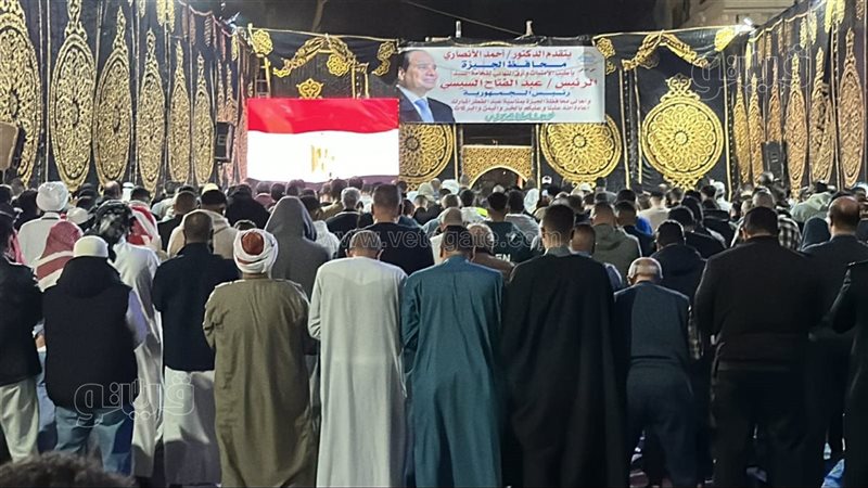 صلاة الفجر بمسجد