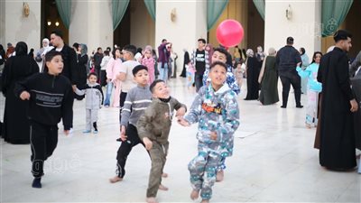 لعب وبلالين وسيلفي، أبرز مشاهد صلاة العيد من مسجد الحاكم بأمر الله (صور)