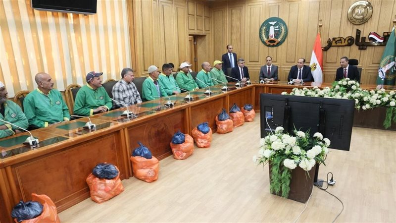 محافظ المنوفية يهنئ