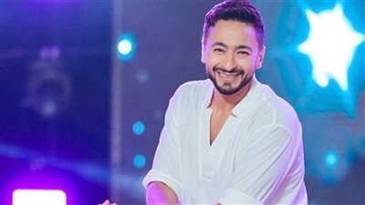 حمادة هلال يحيي حفل عيد الفطر في بورتو السخنة