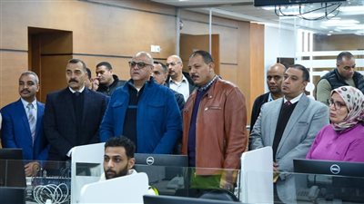 محافظ الإسكندرية يتابع من داخل 