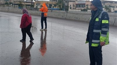 أمطار غزيرة تضرب الإسكندرية وانتشار مكثف لفرق الصرف الصحي (صور)