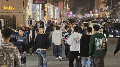 زحام كثيف بوسط البلد في أول أيام عيد الفطر (صور)