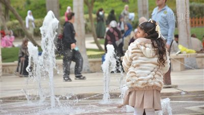 بالبالونات، الأطفال يحتفلون بثاني أيام عيد الفطر في حديقة الأزهر (صور)