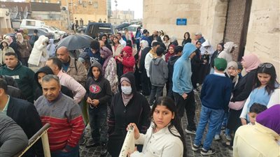 رغم الأمطار، إقبال كثيف على قلعة قايتباي في ثاني أيام عيد الفطر 
