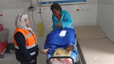 فريق التدخل السريع ينقذ سيدة بلا مأوى تعانى من مشكلات صحية خطيرة