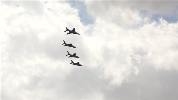 إعلام إيراني: تحليق مكثف لمقاتلات وانفجارات في مواقع عسكرية بفارس