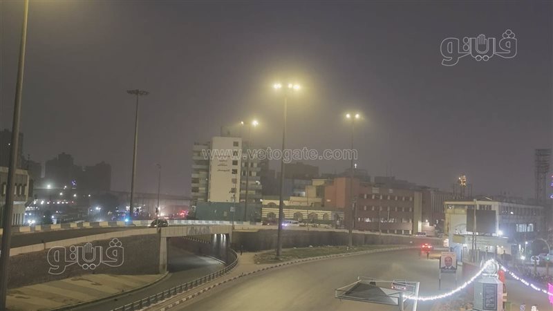 عاصفة ترابية تضرب