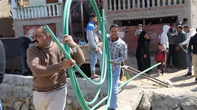 إزالة وصلة مياه مخالفة بطول 200 متر في الفيوم