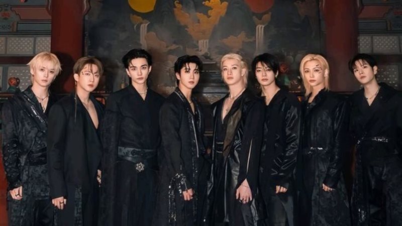 فرقة stray kids،