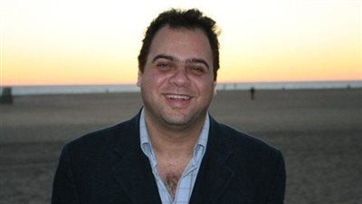 نجوم الفن ينعون المخرج والناقد أحمد عاطف