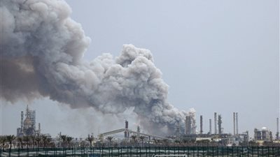 الداخلية البحرينية: إخماد حريق في منشأة تابعة لإحدى الشركات جراء هجمات إيرانية