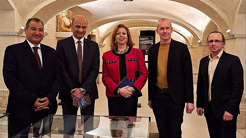 افتتاح معرض “القدر