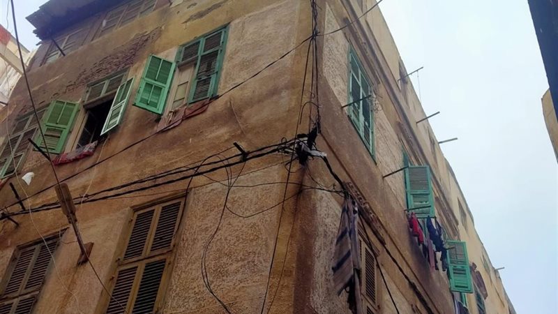 العقار المنهارة أجزاؤه،