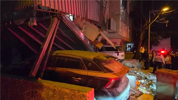إعلام عبري: 6 مصابين في كفر قاسم وشاعر شمرون بالضفة إثر سقوط شظايا صاروخ إيراني
