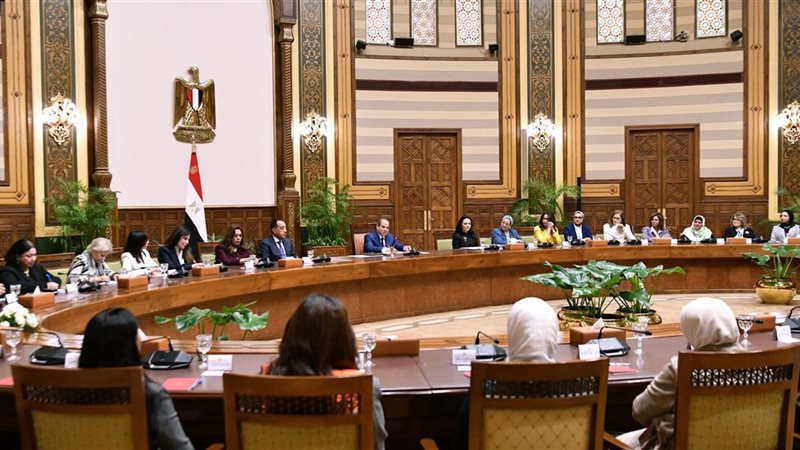  السيسي يشارك في