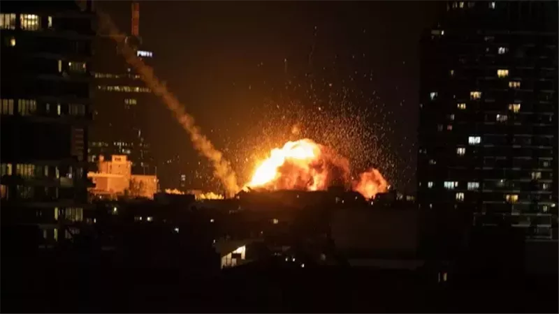 سقوط شظايا صاروخ