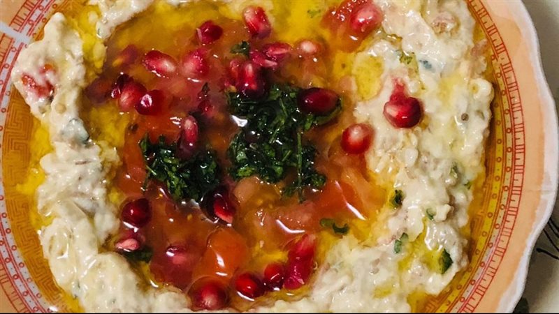 سلطة الباذنجان باللبنة