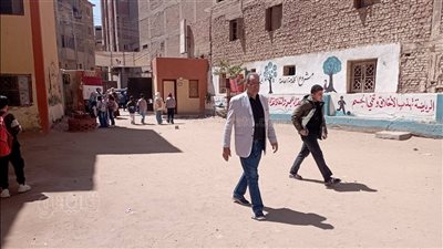 وكيل تعليم بني سويف يفاجئ مدارس الواسطى ويؤكد حل مشكلة الفترتين