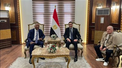 وزير الشباب والرياضة يلتقي رئيس الكاف بحضور أبو ريدة