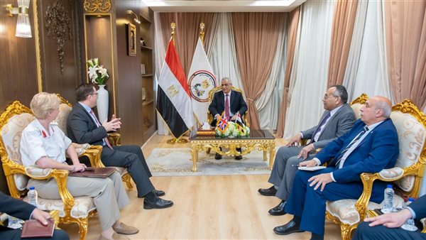 وزير الإنتاج الحربي يتابع تصنيع الطلمبات الغاطسة والمحركات الكهربائية محليًا