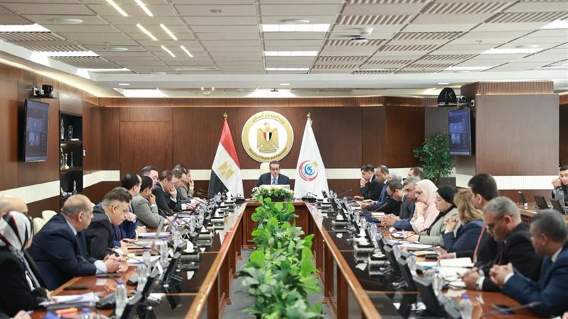 اجتماع وزير الصحة
