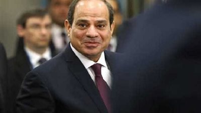 عقب افتتاحه، السيسي يتفقد معرض مصر الدولي للطاقة