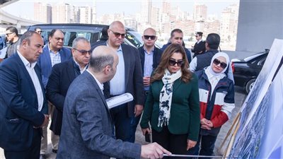 وزيرة التنمية المحلية والبيئة ومحافظ الإسكندرية يتفقدان كوبري الفريق أول سليمان عزت 