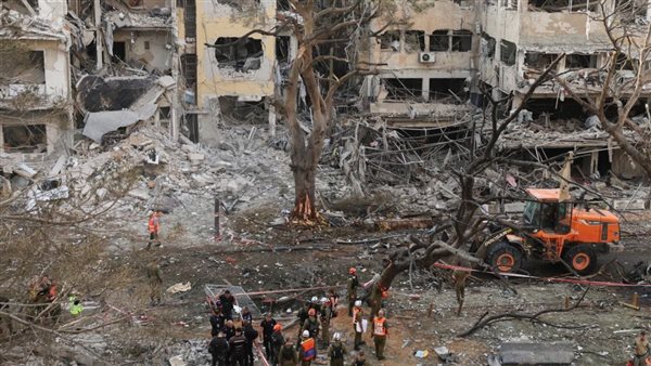 طواقم الإسعاف الإسرائيلي تمشط مواقع سقوط الصواريخ الإيرانية في عدة مدن