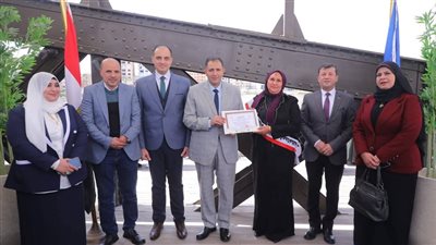​محافظ دمياط يكرم الأمهات المثاليات في احتفالية 