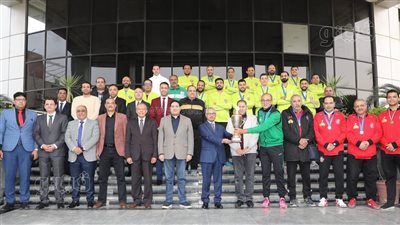 محافظ بني سويف يكرم فريق اليد بعد الصعود للدوري الممتاز