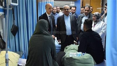 رئيس جامعة بني سويف يطمئن على المرضى الفلسطينيين بالمستشفى الجامعي