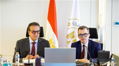 رستم: حريصون على دعم خطط تطوير القطاع الصحي وتوجيه الاستثمارات للمشروعات ذات الأولوية 