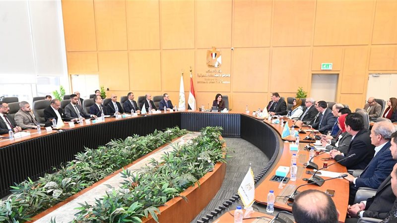 وزيرة الاسكان تلتقي