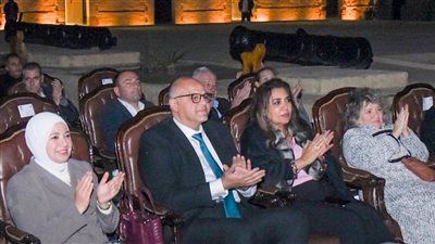 منال عوض ومحافظ الإسكندرية يصطحبان ممثلي 