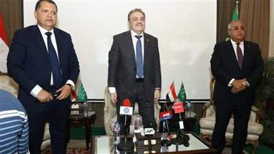حزب الوفد يناقش دور الشركات المملوكة للدولة في دعم الاقتصاد (صور)