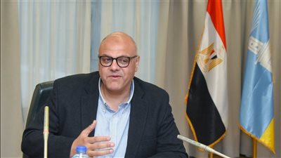 محافظ الإسكندرية يعقد اجتماعًا موسعا مع 
