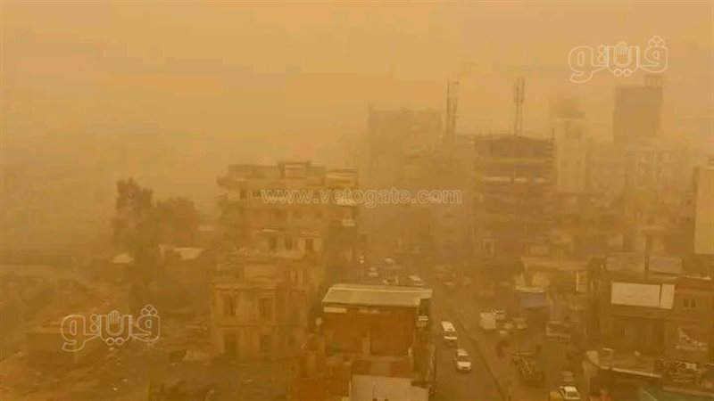 عاصفة ترابية تضرب