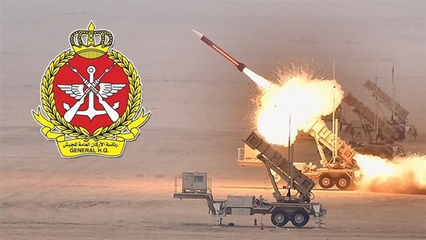 الجيش الكويتي يعلن عن تصديه لهجمات صاروخية ومسيرات معادية ويطالب بالالتزام بتعليمات الأمن