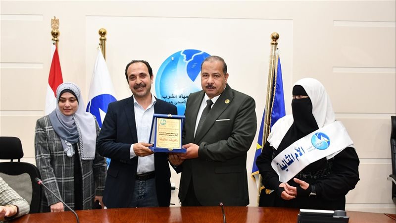 عطاالله يكرم المحطات