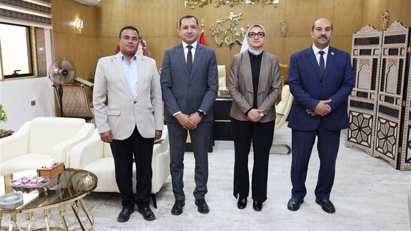 لقاء محافظ الوادي