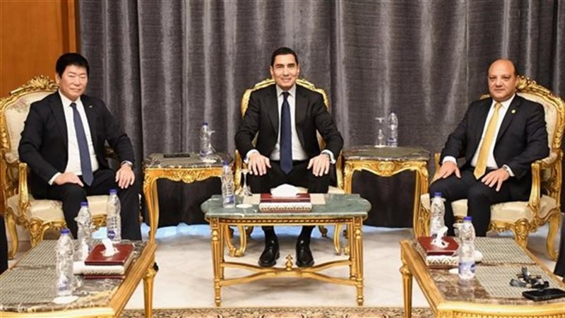 وزير الرياضة يلتقي