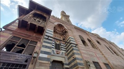 جامع ومدرسة السلطان الأشرف برسباي.. حين تتحول العمارة إلى وثيقة سلطة (فيديو) 