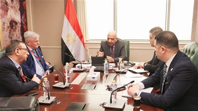 وزير الكهرباء يبحث توطين صناعة مواسير وأنابيب الضغط