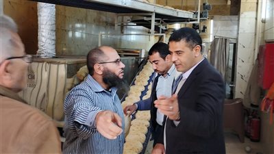 نائب محافظ الدقهلية يتفقد مخبز 